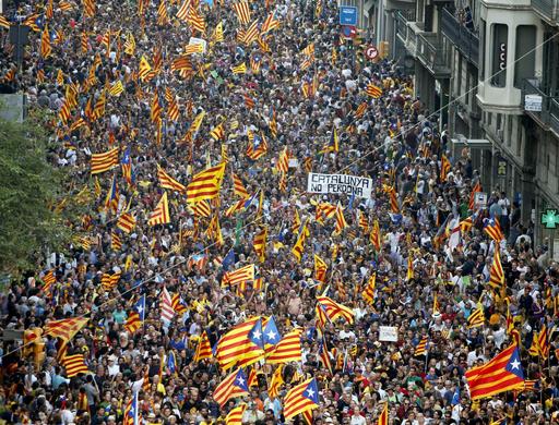 SE UN MILIONE DI PERSONE MARCIA A BARCELLONA PER L'INDIPENDENZA CATALANA...
