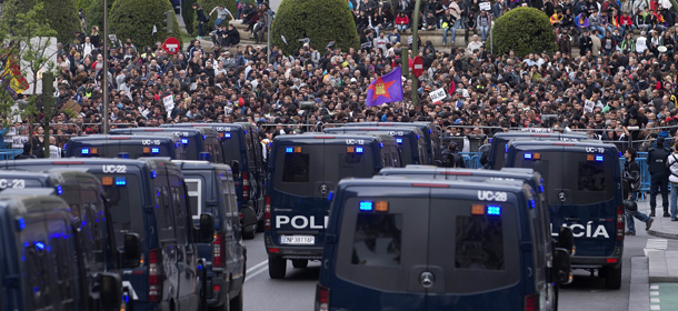 LA SCELTA ESTREMA DELL'EUROPA: RASSEGNAZIONE O RIVOLUZIONE