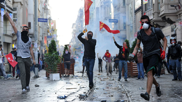 RESISTANBUL - ERDOGAN RISCHIA IL SENTIERO DEL “DEVI ANDARTENE”