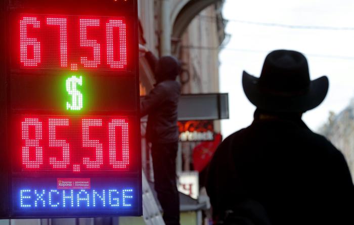 DUE PUNTI DI VISTA SULLO STATO DEL DOLLARO E DEL RUBLO