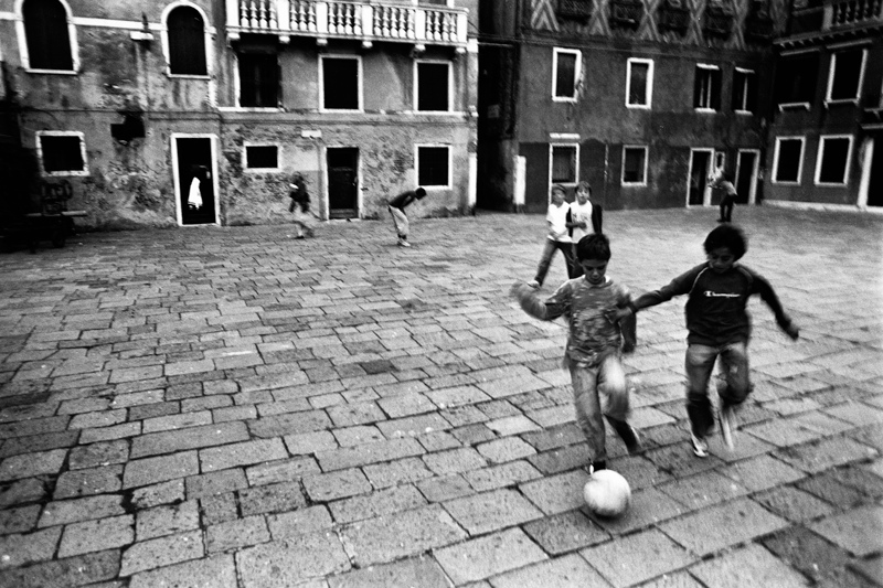 C'ERA UNA VOLTA QUANDO I BAMBINI POTEVANO USCIRE DA SOLI