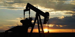 ROCKEFELLER GIOCA CON IL FUOCO. IL SISTEMA FONDATO SUL PETROLIO DIVENTA SEMPRE PIU' PERICOLOSO