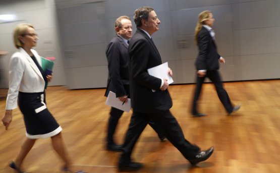 DRAGHI COME UN PUSHER MA LA SUA DROGA NON SALVERA' L'EUROPA