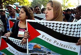 LE FORZE ISRAELIANE ARRESTANO DONNE E MADRI DI PALESTINESI RICERCATI