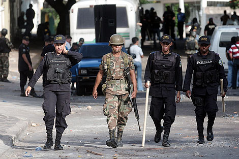 I FALCHI USA MOSTRANO LE UNGHIE IN HONDURAS