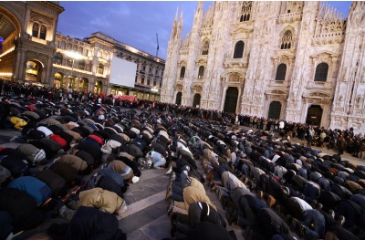 PIU' DELL'ISLAM A SCUOLA, TEMO I FINTI CRISTIANI