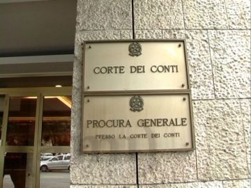 IL VACCINO, I CONTRATTI MISTERIOSI E LE MOGLI AL POSTO GIUSTO