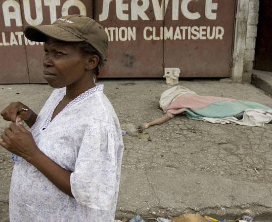 HAITI: L’ASTA DEI CADAVERI E TOPOLINO