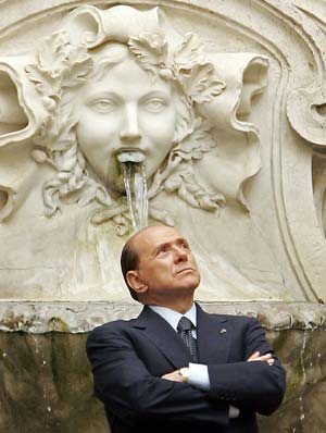 LA DITTATURA TRAVESTITA DA DEMOCRAZIA