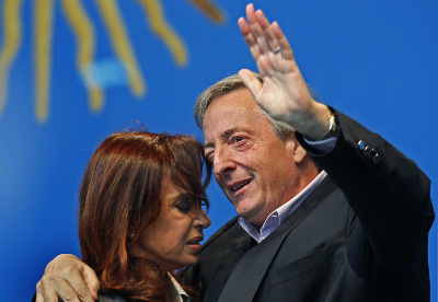 GLI AFFARI FESTEGGIANO LA MORTE DI KIRCHNER