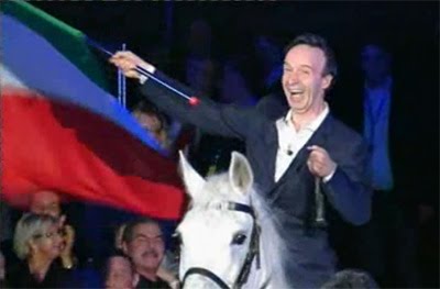 L ’ITALIA CHE FA FESTA E QUELLA DEGLI “INVISIBILI”