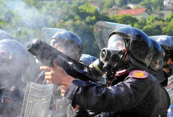 VENT’ANNI DI LACRIMOGENI ?