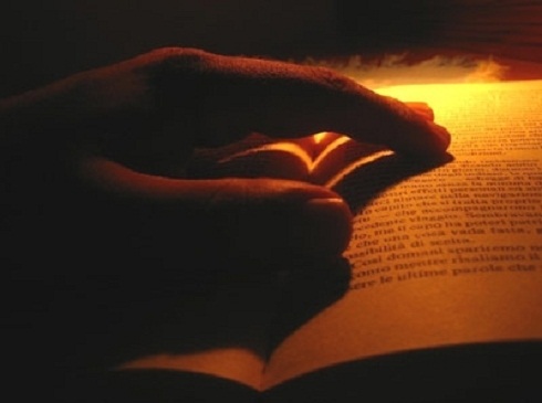 DELLA MATERIA LETTERARIA E DEI SUOI RISVOLTI POLITICO-SPIRITUALI