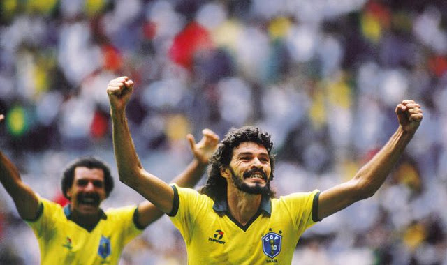 HASTA LA VICTORIA, SOCRATES… E CHE DIO CI CONSERVI MARADONA