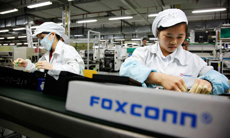 I LAVORATORI DELLA FOXCONN IN CINA: DALLE MINACCE DI SUICIDIO AL SINDACALISMO?