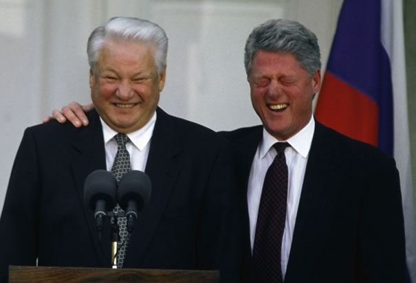 Nella Russia degli anni Novanta i Clinton imposero carestia e genocidio
