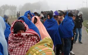 calais-giungla-migranti-in-attesa