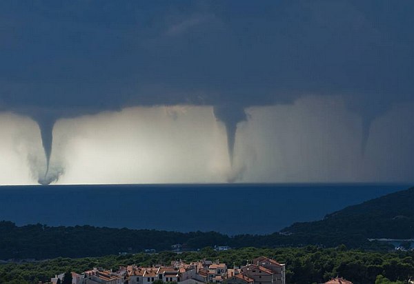 Ma se un tornado se li portasse via tutti ?