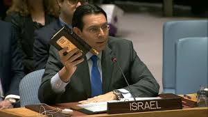 Il voto sulle colonie all’Onu e la Bibbia sventolata dall’ambasciatore d’Israele