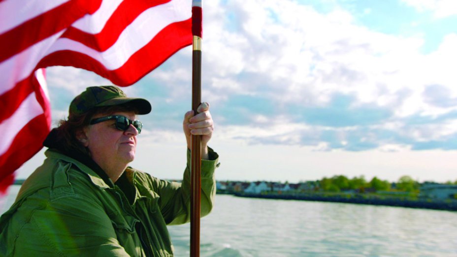 Il semplice piano in 10 punti di Michael Moore per fermare Trump