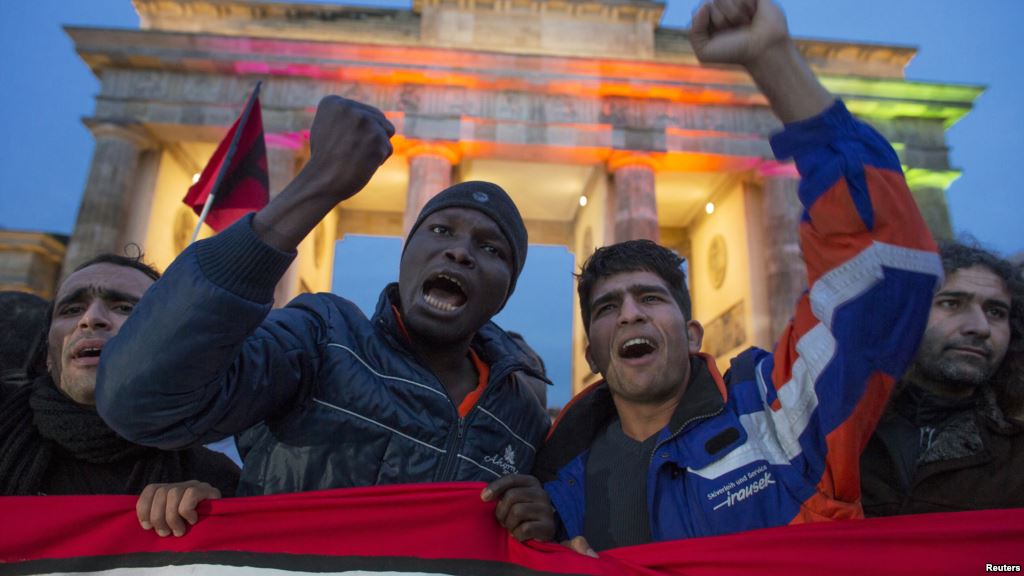 La Germania presenta l'"Iniziativa di integrazione culturale" per immigrati
