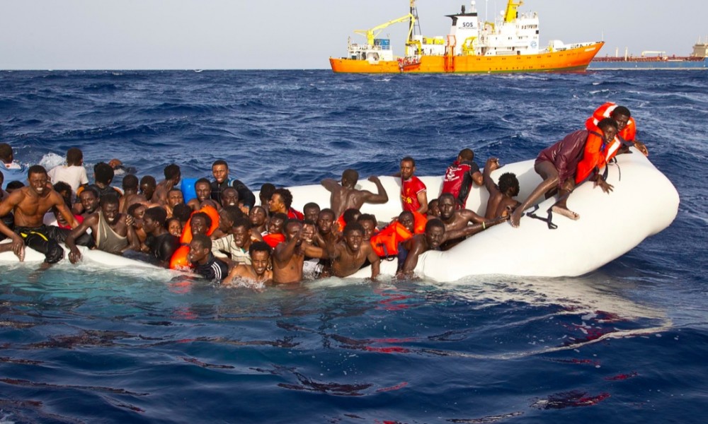 Bagnai: cretini di sinistra, l’immigrazionismo è colonialismo