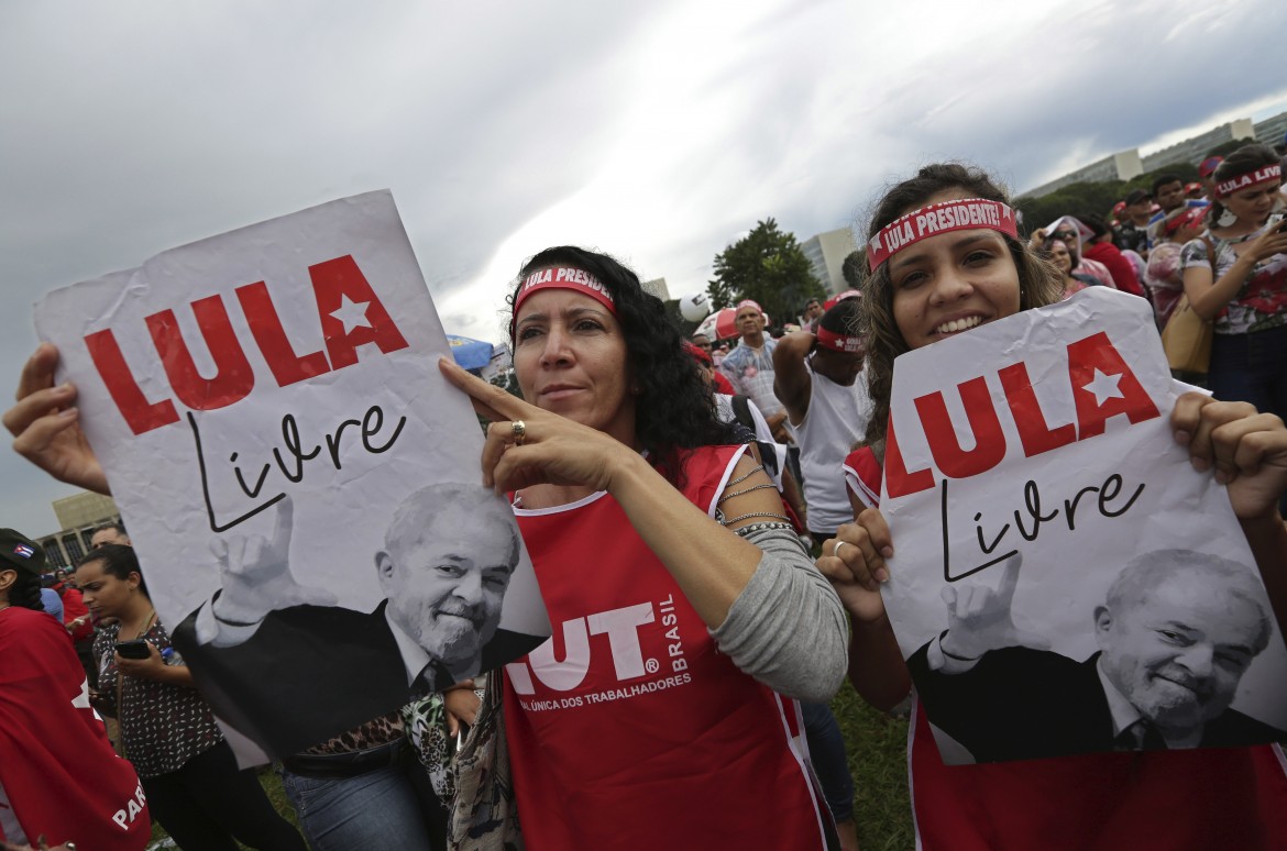 Lula andrà in carcere da innocente per impedirne l’elezione