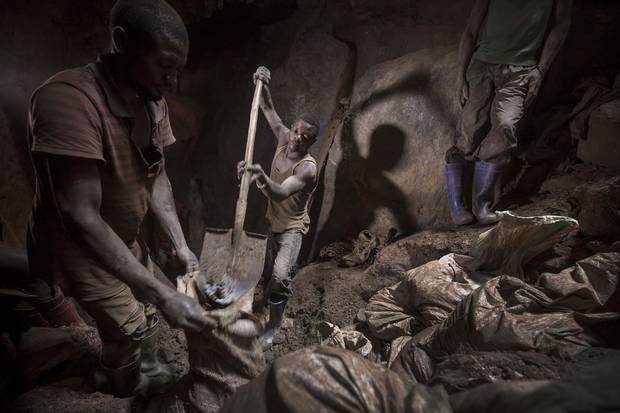 Quando mostri la realtà dell’Africa, l’imbecille guarda il dito. Sul grilletto