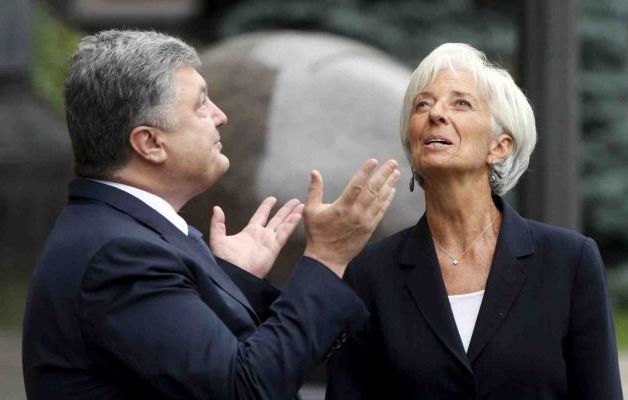 Neue Zürcher Zeitung: Kiev è in attesa di prestiti, mentre l’FMI di garanzie che non verranno rubati