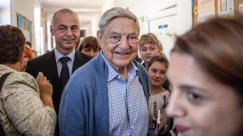 «La celebrazione del gruppo mondiale neoliberista»: perché il Financial Times ha scelto Soros come uomo dell'anno