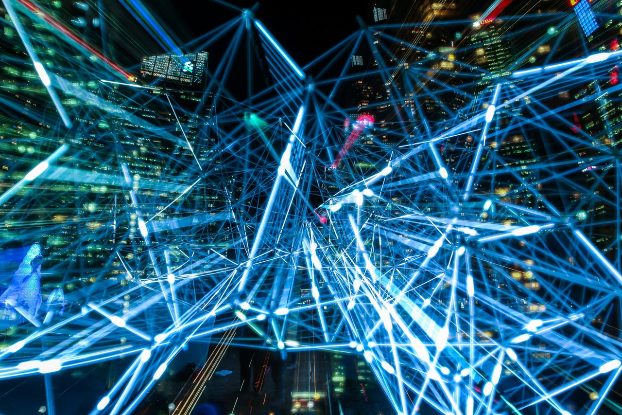 TECNOLOGIA: Una breve critica alla tecnologia e alle attitudini delle persone