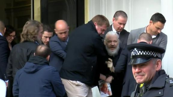 La Polizia Metropolitana ha arrestato Julian Assange