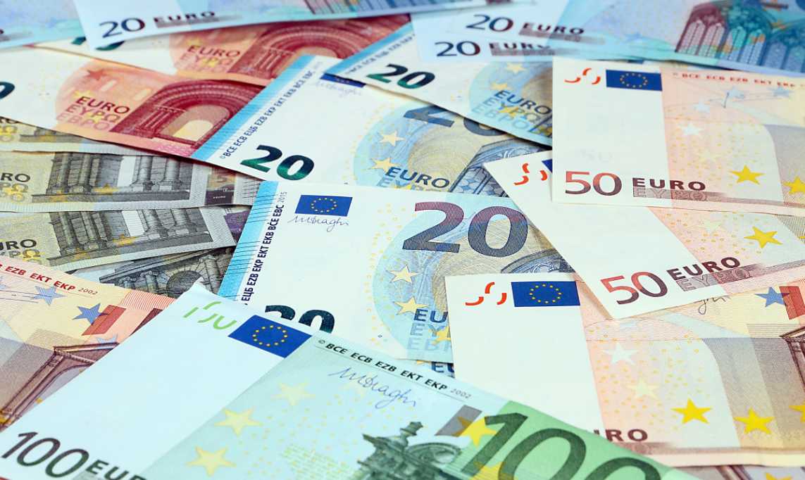 L'anniversario della valuta europea e i funerali del taglio da 500 euro