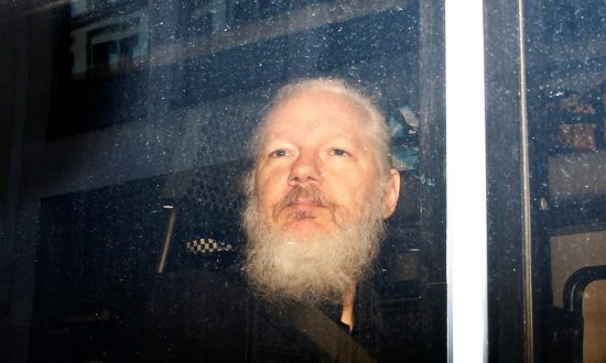 ATTENTI. Ecco come gli USA stanno fregando Assange, i suoi legali la Gran Bretagna e tutti noi giornalisti. Sono stati furbi.