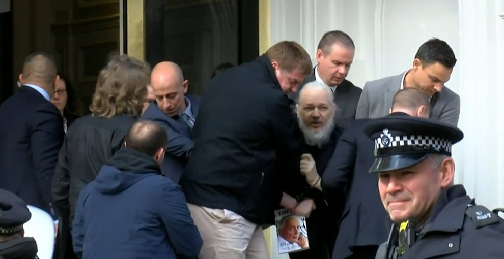 Julian Assange ha subìto gravi danni psicofisici nell'ambasciata ecuadoriana, dicono i dottori