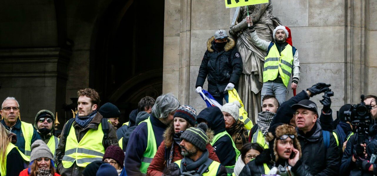 Le finte “destabilizzazioni” che passano da gilet gialli e M5s