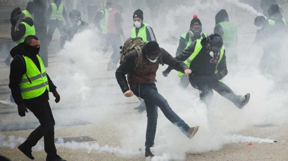 Le Armi-non-letali: Peggio delle pistolettate per i Gilet Gialli