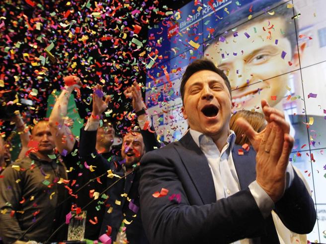 Poroshenko esce, Zelenskij entra. Cambieranno le cose in Ucraina?