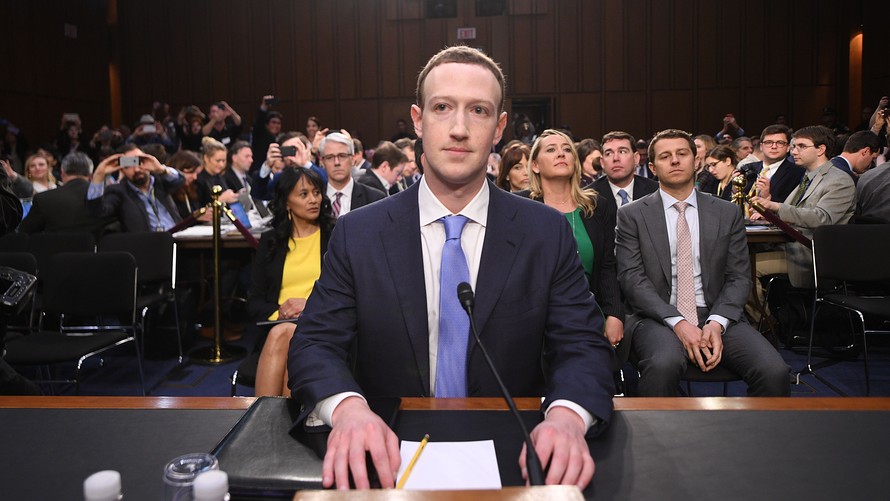 Facebook rischia di chiudere, ha contro i giovani (e Soros)