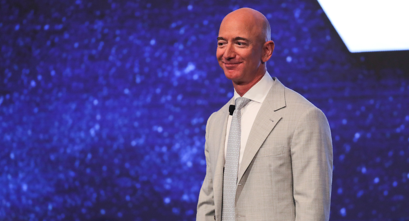 Jeff Bezos vi chiede di aiutare i dipendenti di Amazon