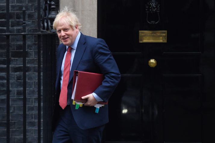 CORONAVIRUS UK/ L’errore di Boris Johnson: prevedere 300mila morti per risparmiare sul Pil