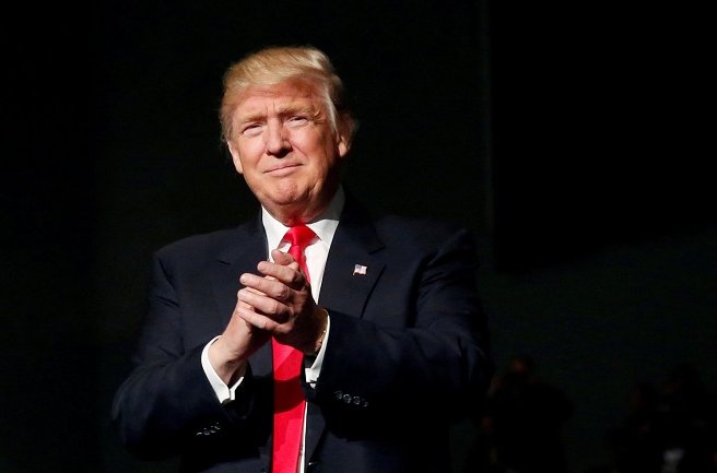 Il COVID-19 si sta mangiando quel che resta della presidenza Trump