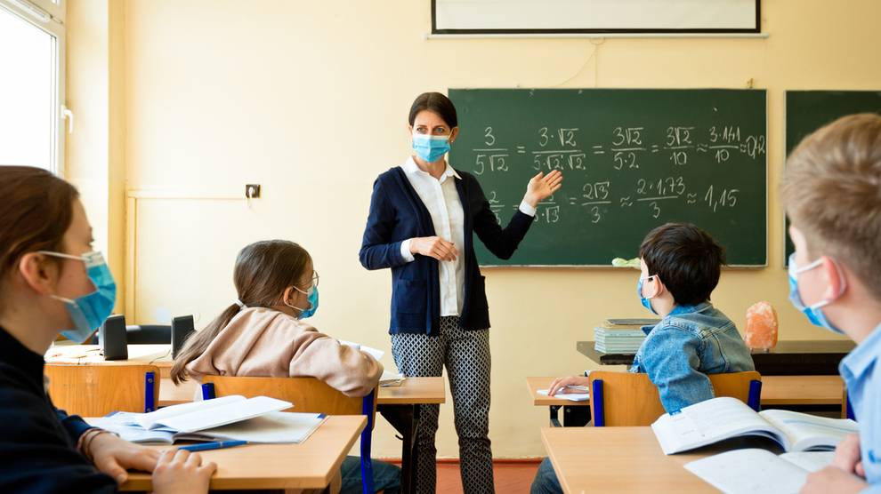 I docenti precari umiliati dalla "clausola Covid": licenziamento senza indennizzo se la scuola chiude