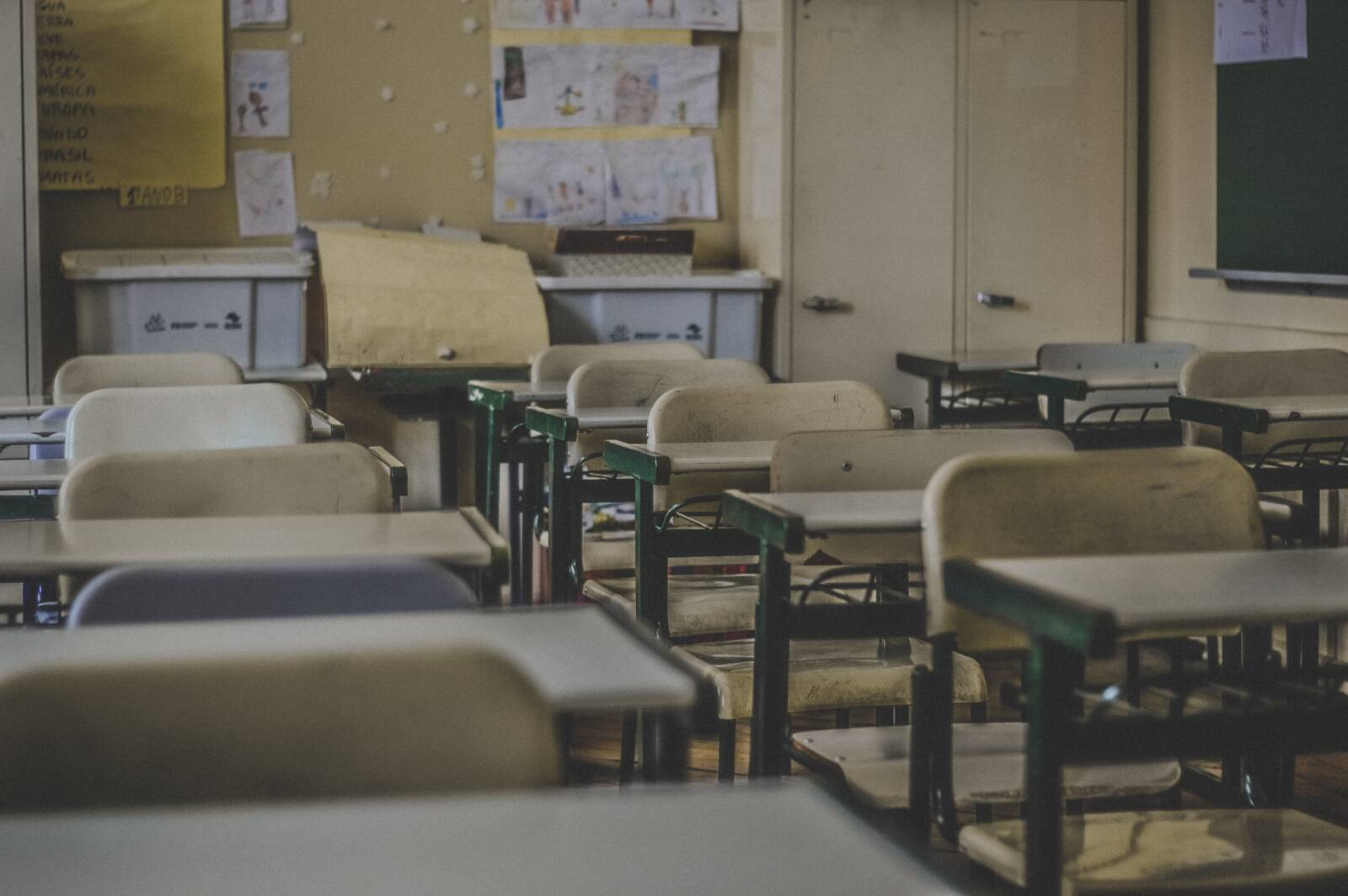 Una Modestissima Proposta: Chiudiamo le Scuole
