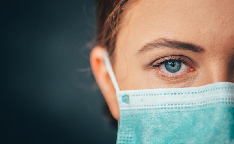 Le mascherine non fermano la diffusione di COVID-19, i risultati dello studio peer-reviewed
