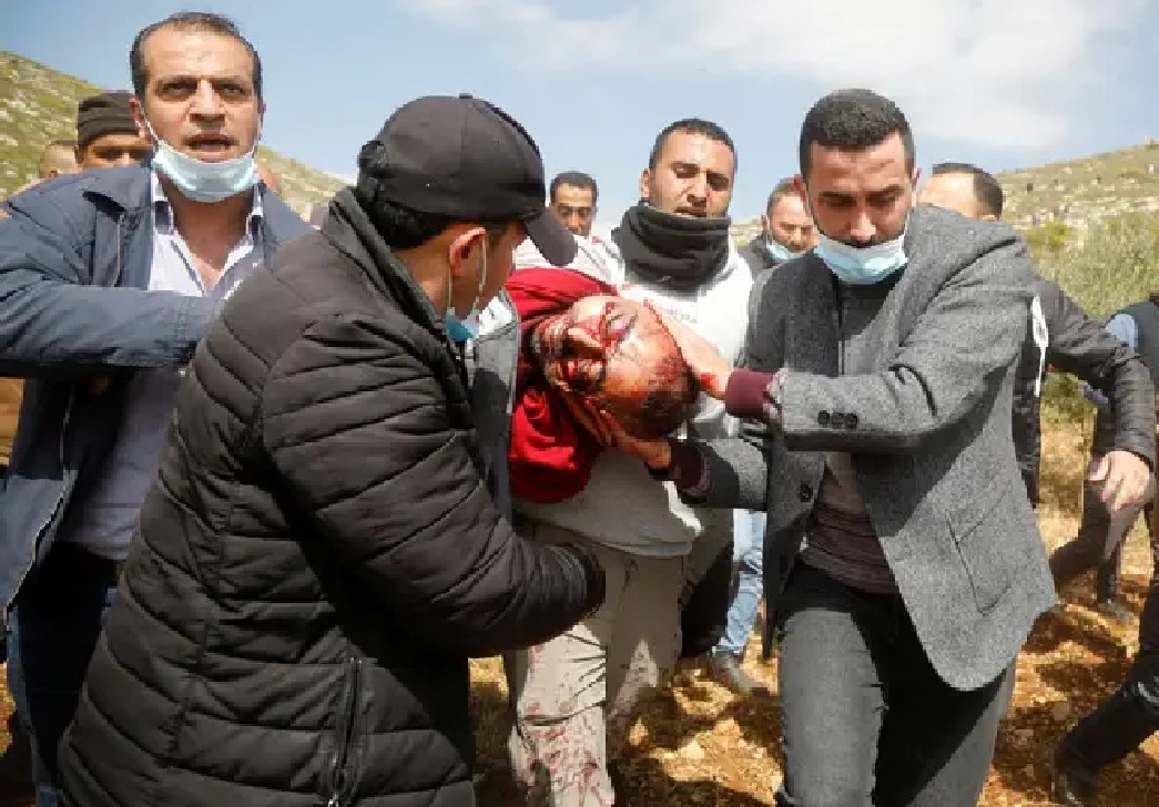 Ufficiale israeliano spara e uccide dimostrante palestinese