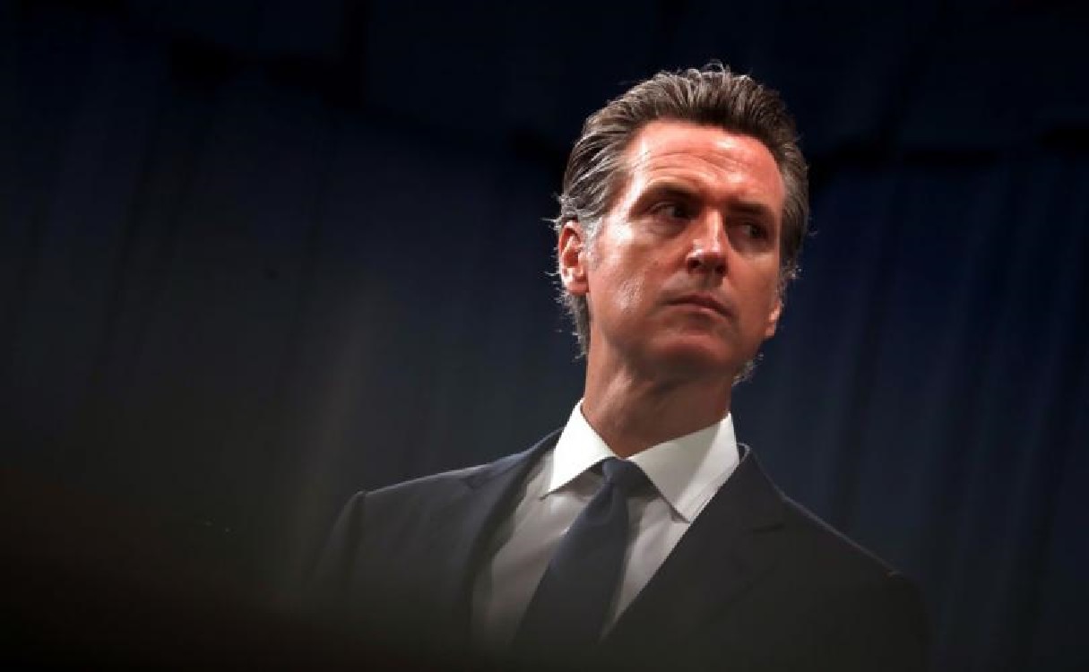 Tribunale della California condanna il governatore