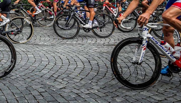 3 ciclisti professionisti problemi Pfizer