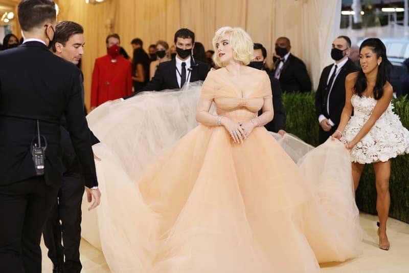 billie eilish met gala