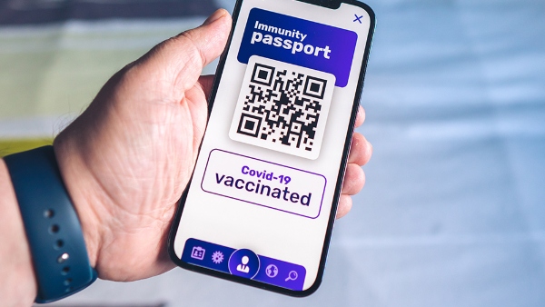 Boris Johnson mette in pausa l'idea dei passaporti vaccinali per la Gran Bretagna... ma è probabile che presto cambi idea